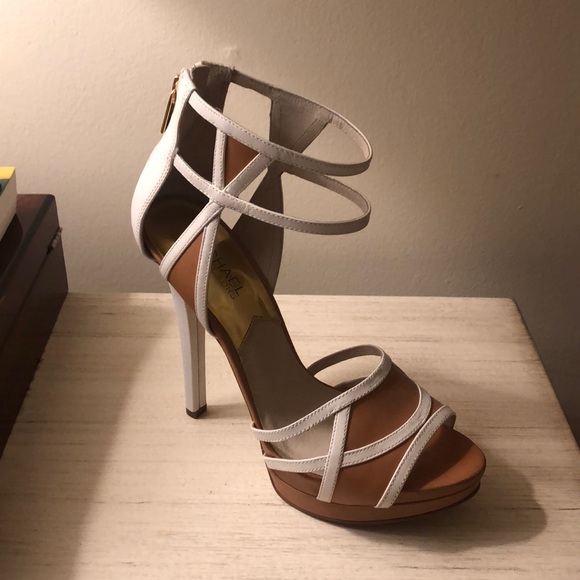 Michael Kors tan/white pump BARELY WORN - Picture 4 of 5